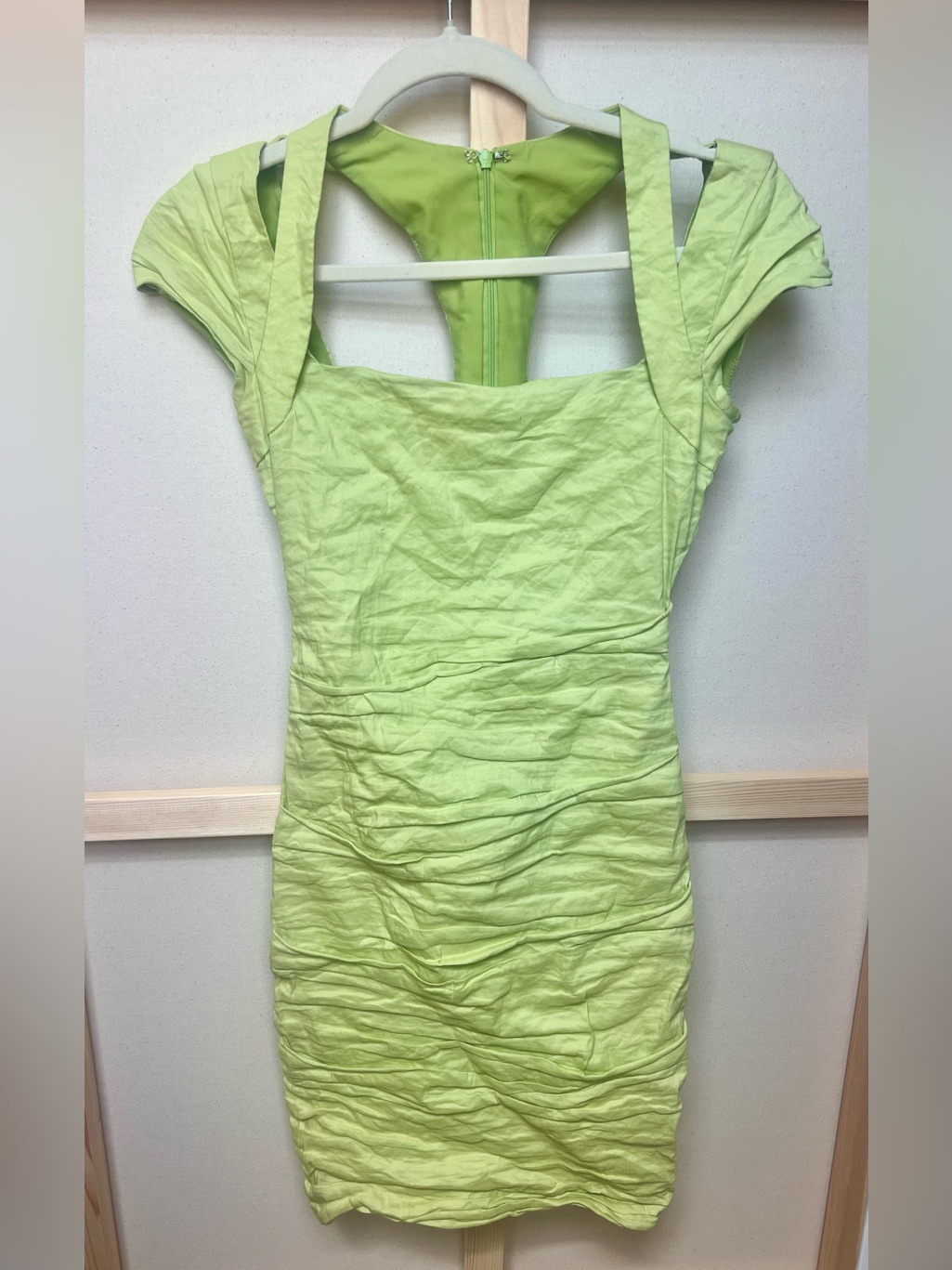 Women’s Light Green Cocktail Dress - Fitted Ruched Style